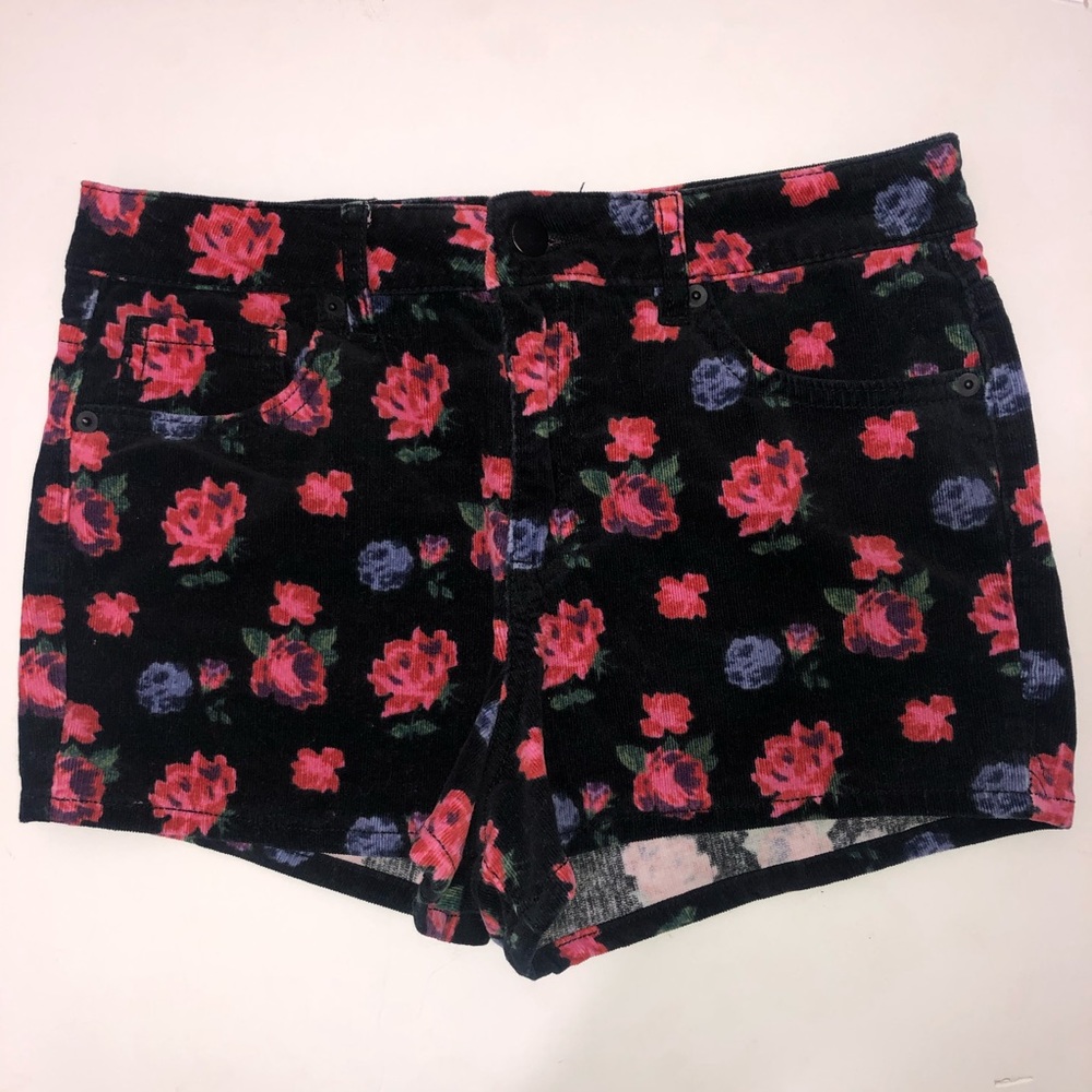 Forever 21 Red Roses Shorts Size 27